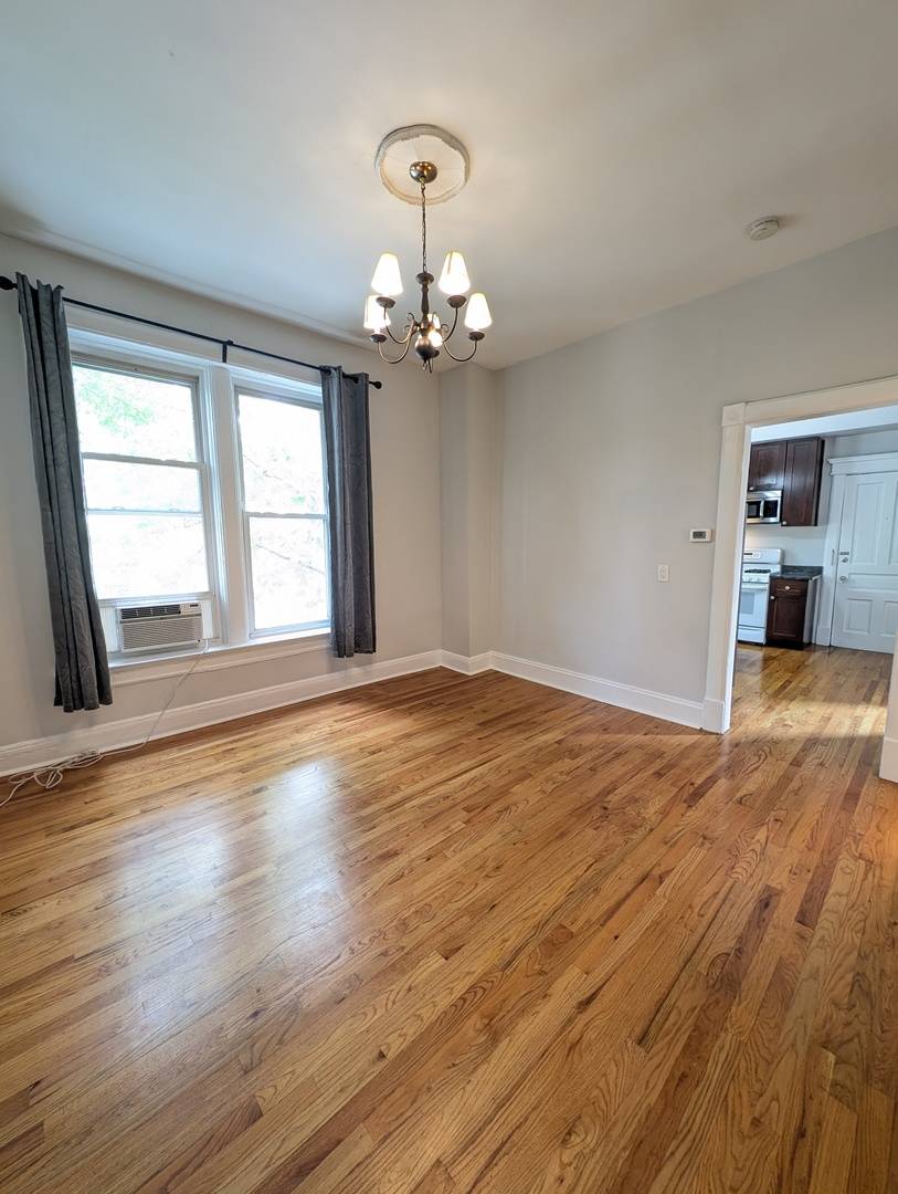 Chicago, IL 60618,2611 W George ST #2R