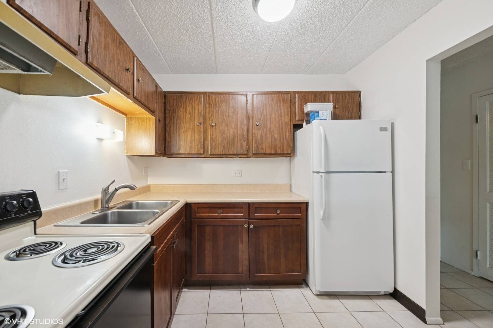 Niles, IL 60714,9701 N Dee RD #2I