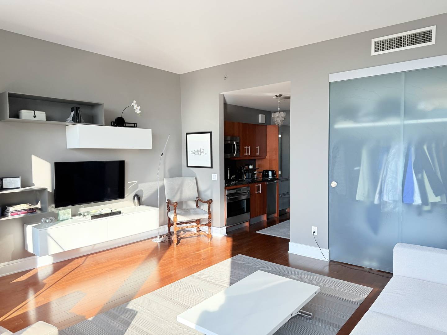 Chicago, IL 60611,401 N Wabash AVE #33B