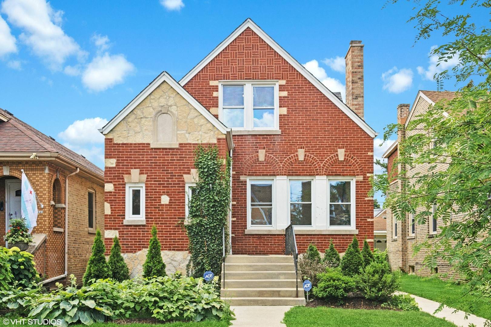 5945 W Cornelia AVE, Chicago, IL 60634