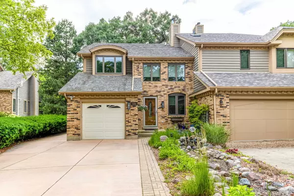 Roselle, IL 60172,636 Walnut Oaks DR