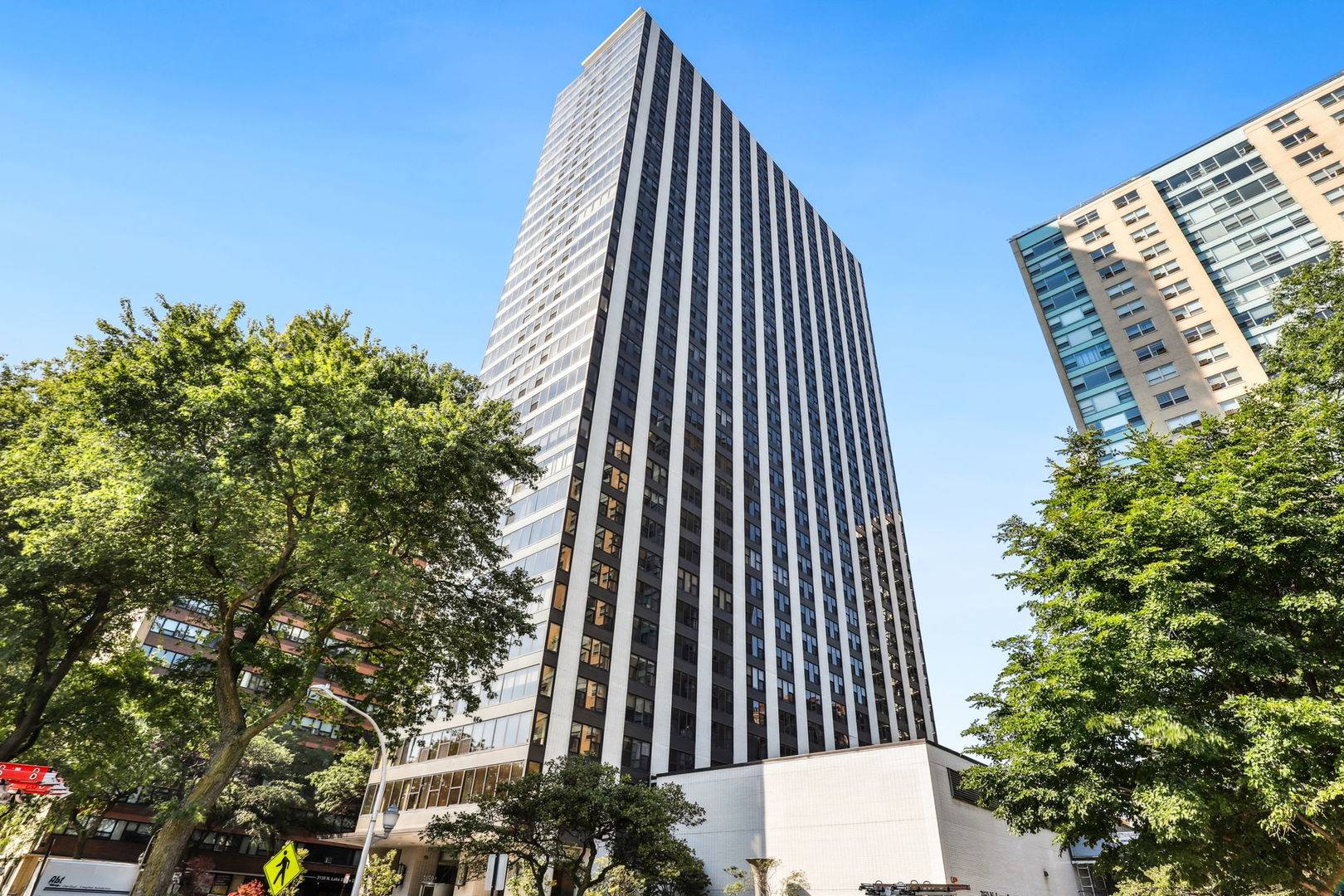 3150 N Lake Shore DR #8E, Chicago, IL 60657