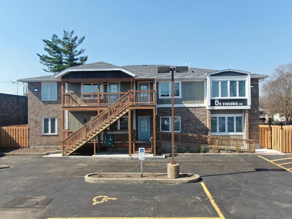 5 S Virginia RD #6, Crystal Lake, IL 60014