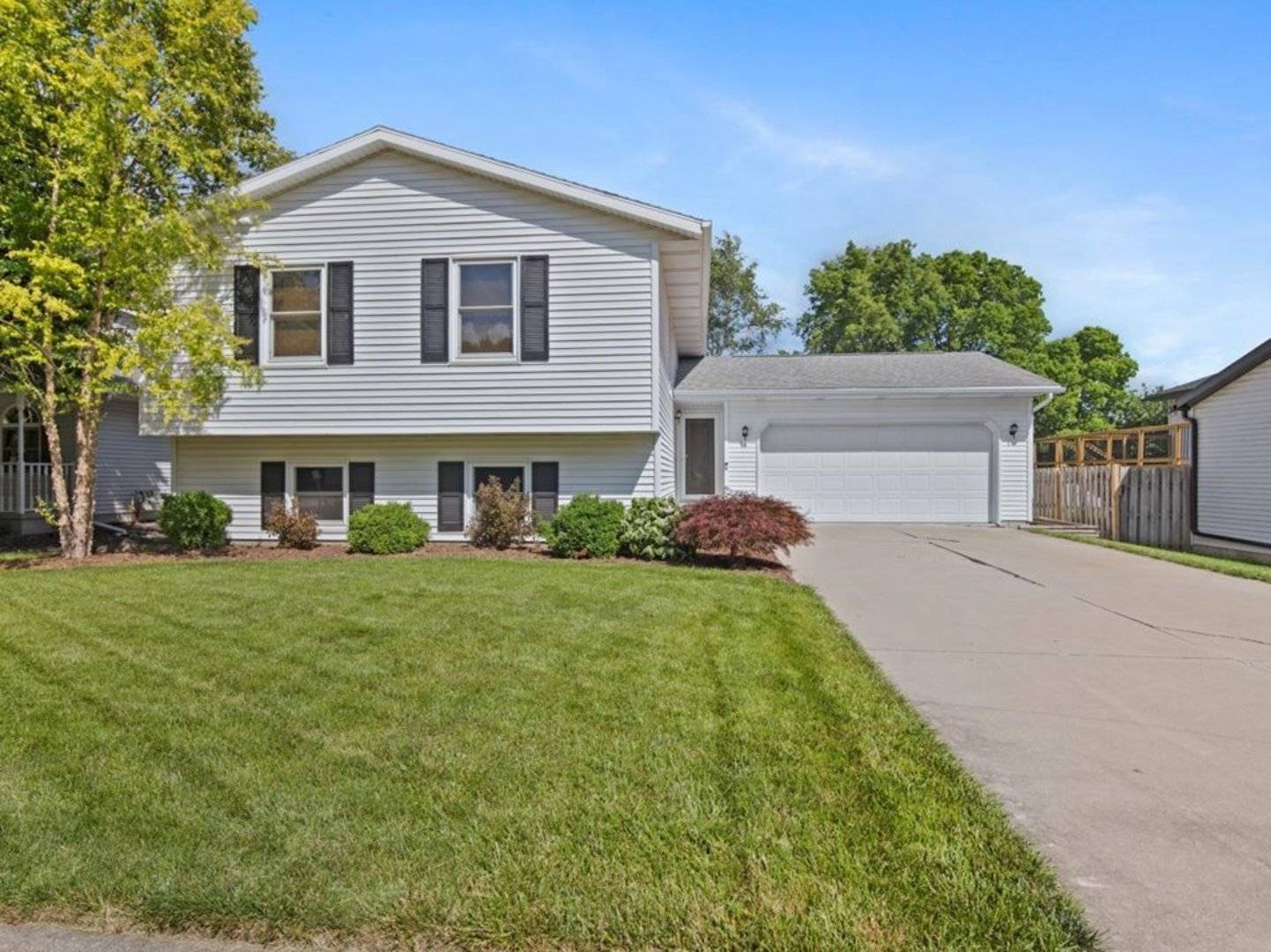 16 Rutherford CT, Bloomington, IL 61705
