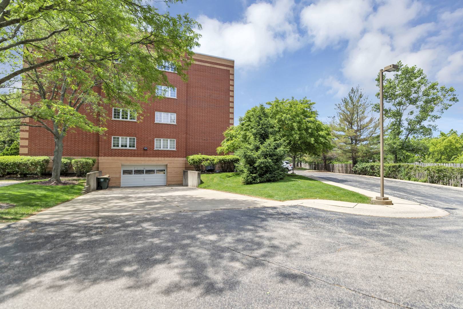 Palatine, IL 60067,59 S Hale ST #402