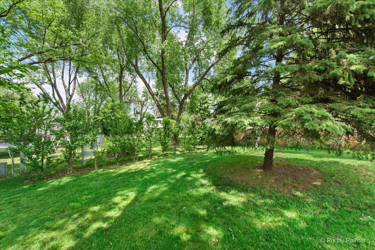 Elgin, IL 60120,862 Arthur DR