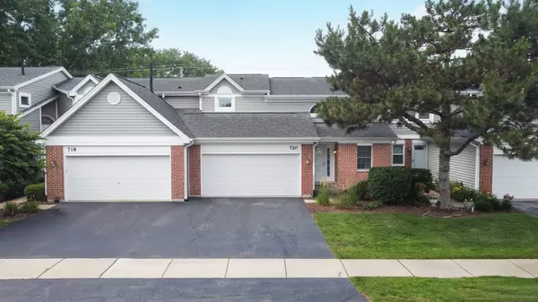 720 Hoover DR, Carol Stream, IL 60188