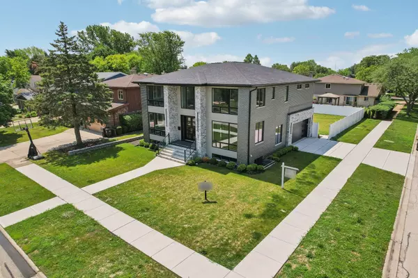 3933 Gloria CT, Glenview, IL 60025