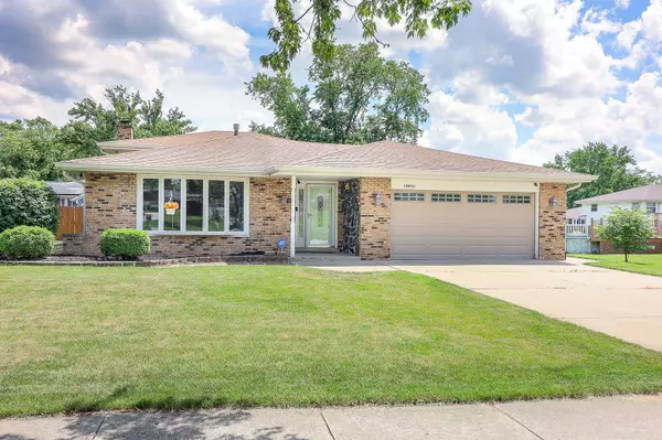 18W761 83rd ST, Downers Grove, IL 60516