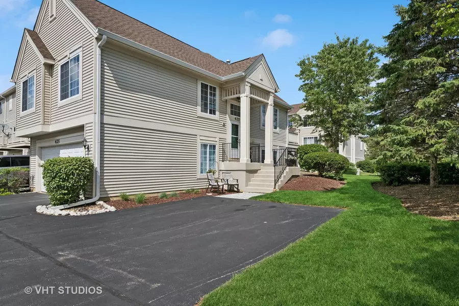 425 Cary Woods CIR, Cary, IL 60013