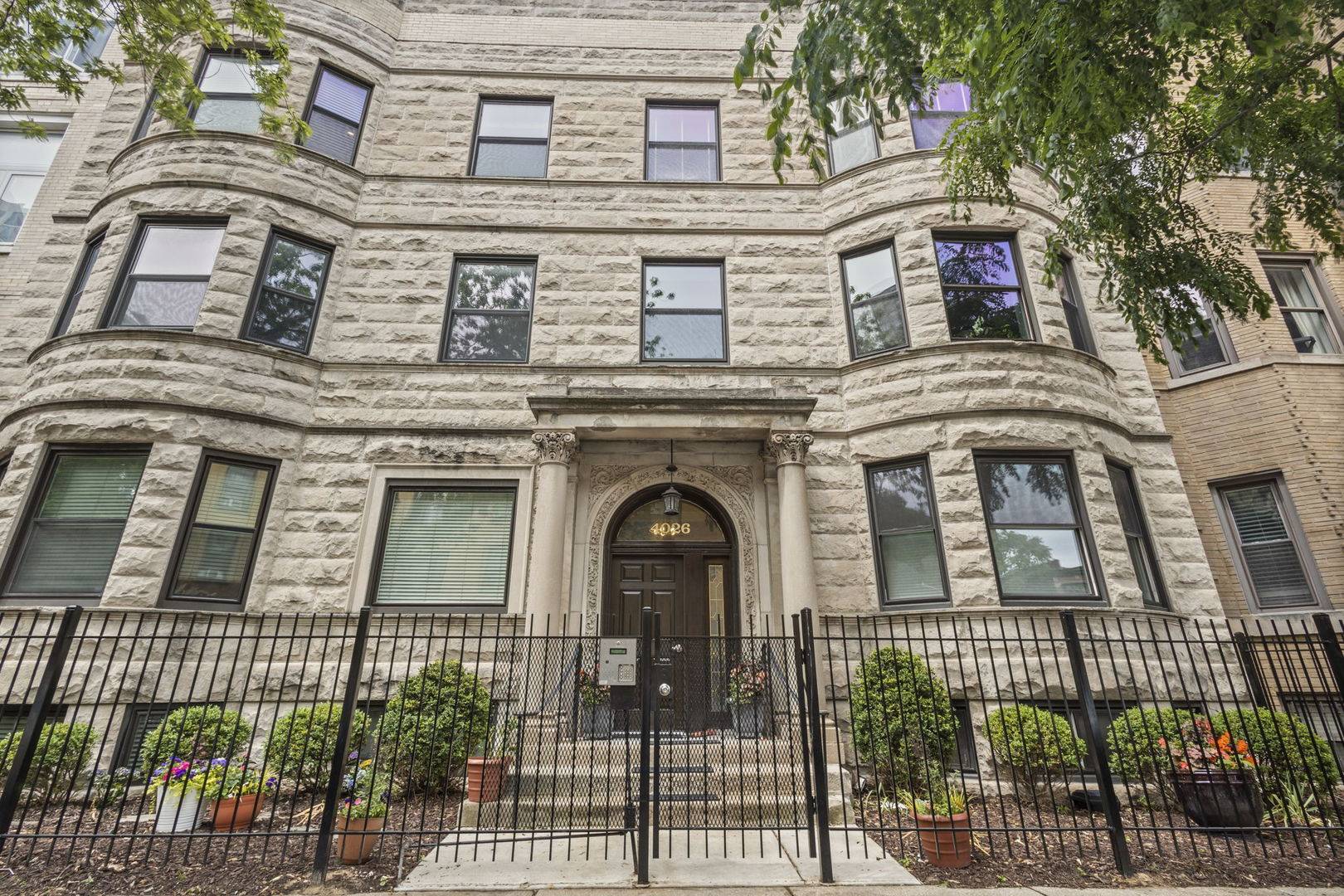 4026 N Clarendon AVE #2N, Chicago, IL 60613