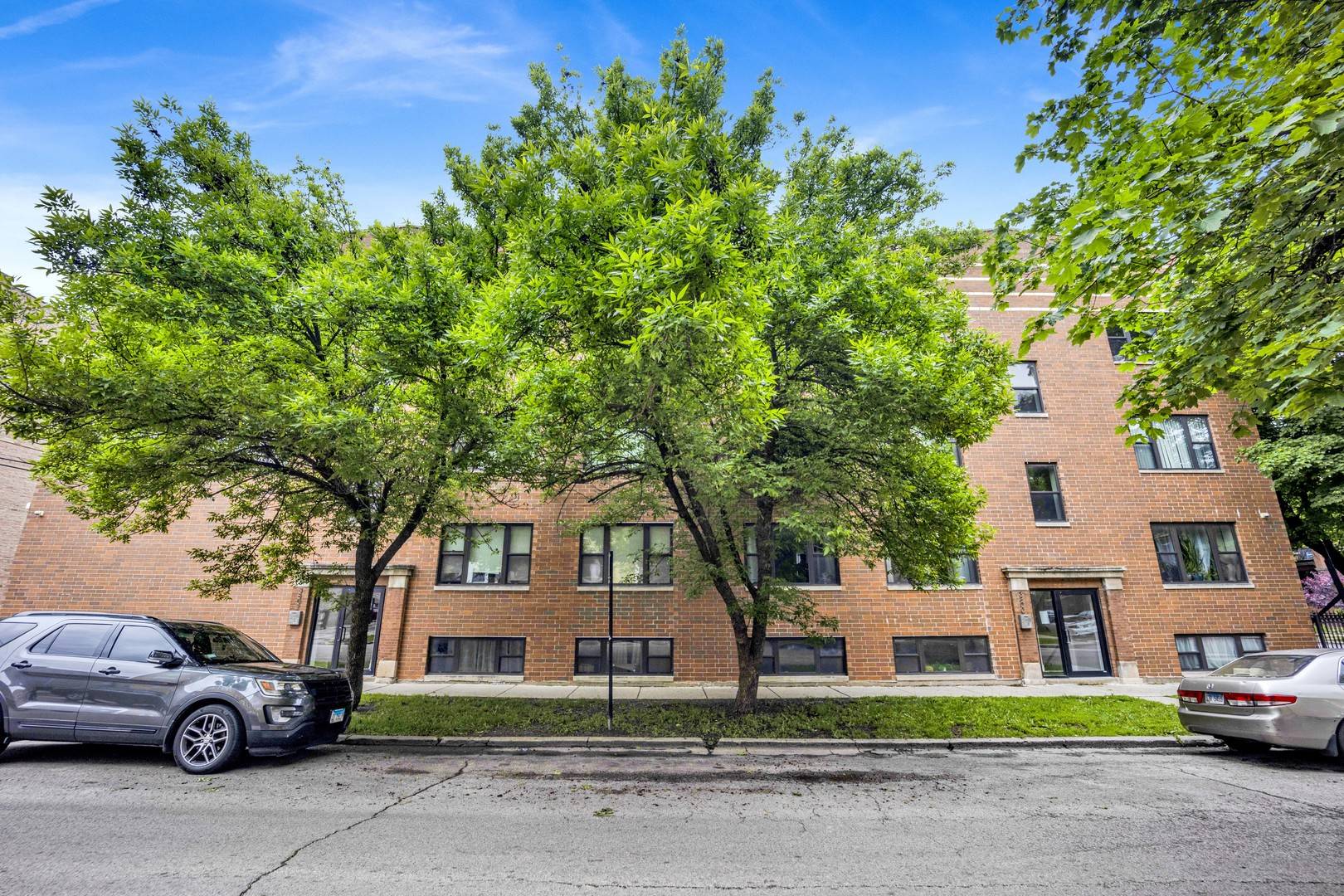Chicago, IL 60647,3802 W Altgeld ST #102