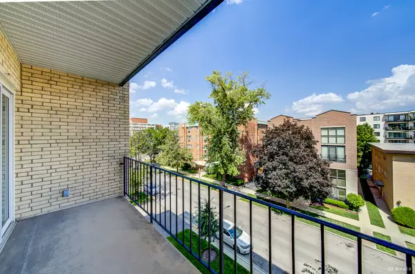 Forest Park, IL 60130,215 Marengo AVE #4B
