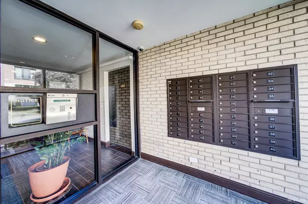 Forest Park, IL 60130,215 Marengo AVE #4B