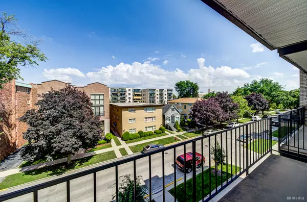 Forest Park, IL 60130,215 Marengo AVE #4B