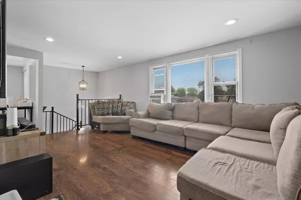 Waukegan, IL 60087,2116 Castle CT