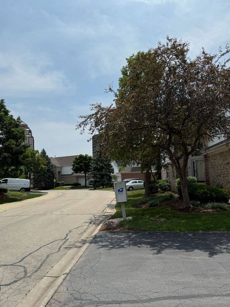 Itasca, IL 60143,352 Bay DR