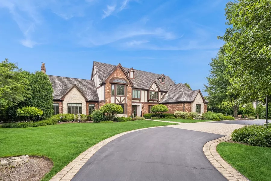 1400 Arbor LN, Lake Forest, IL 60045