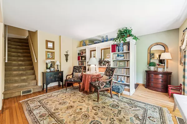 Lake Bluff, IL 60044,315 W Washington AVE
