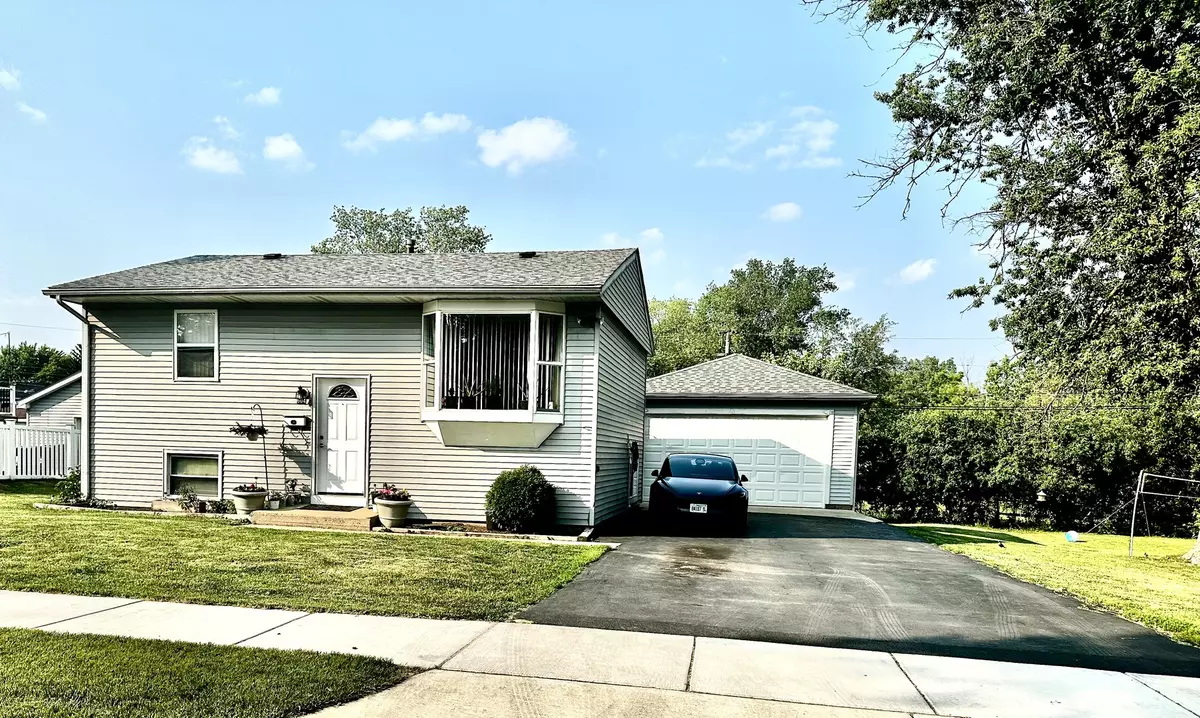 Carpentersville, IL 60110,604 West Wind DR