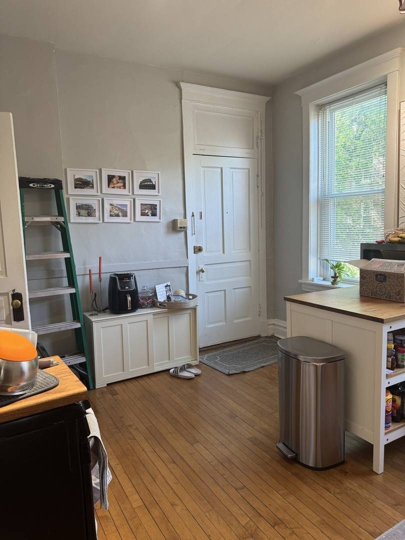 Chicago, IL 60647,2074 N Leavitt ST #2F
