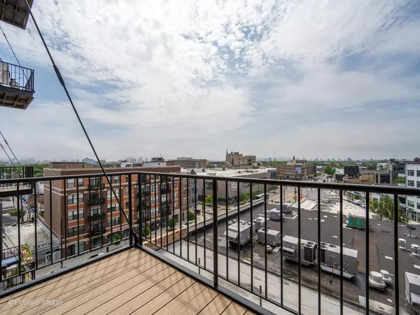 Chicago, IL 60657,1601 W School ST #504