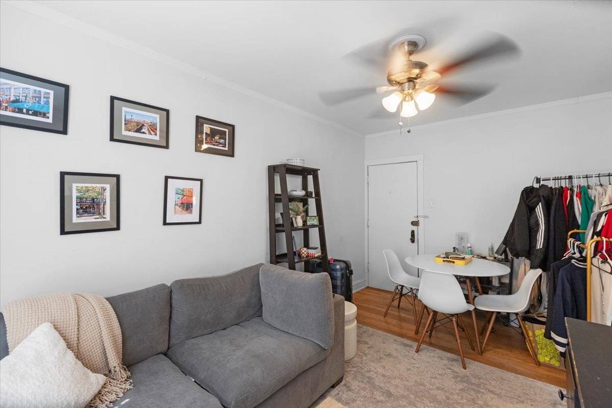 Chicago, IL 60657,656 W Oakdale AVE #1C