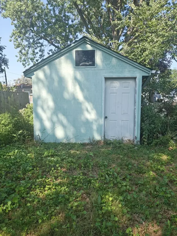 Villa Park, IL 60181,928 S Michigan AVE