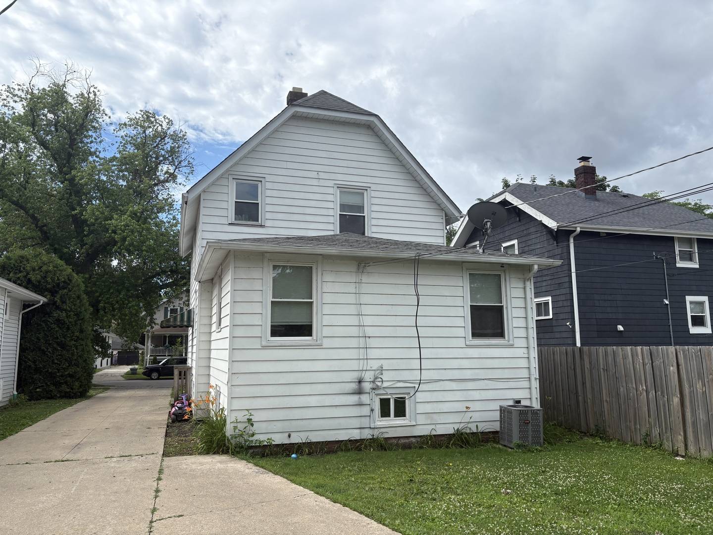 Waukegan, IL 60085,1020 Woodlawn AVE
