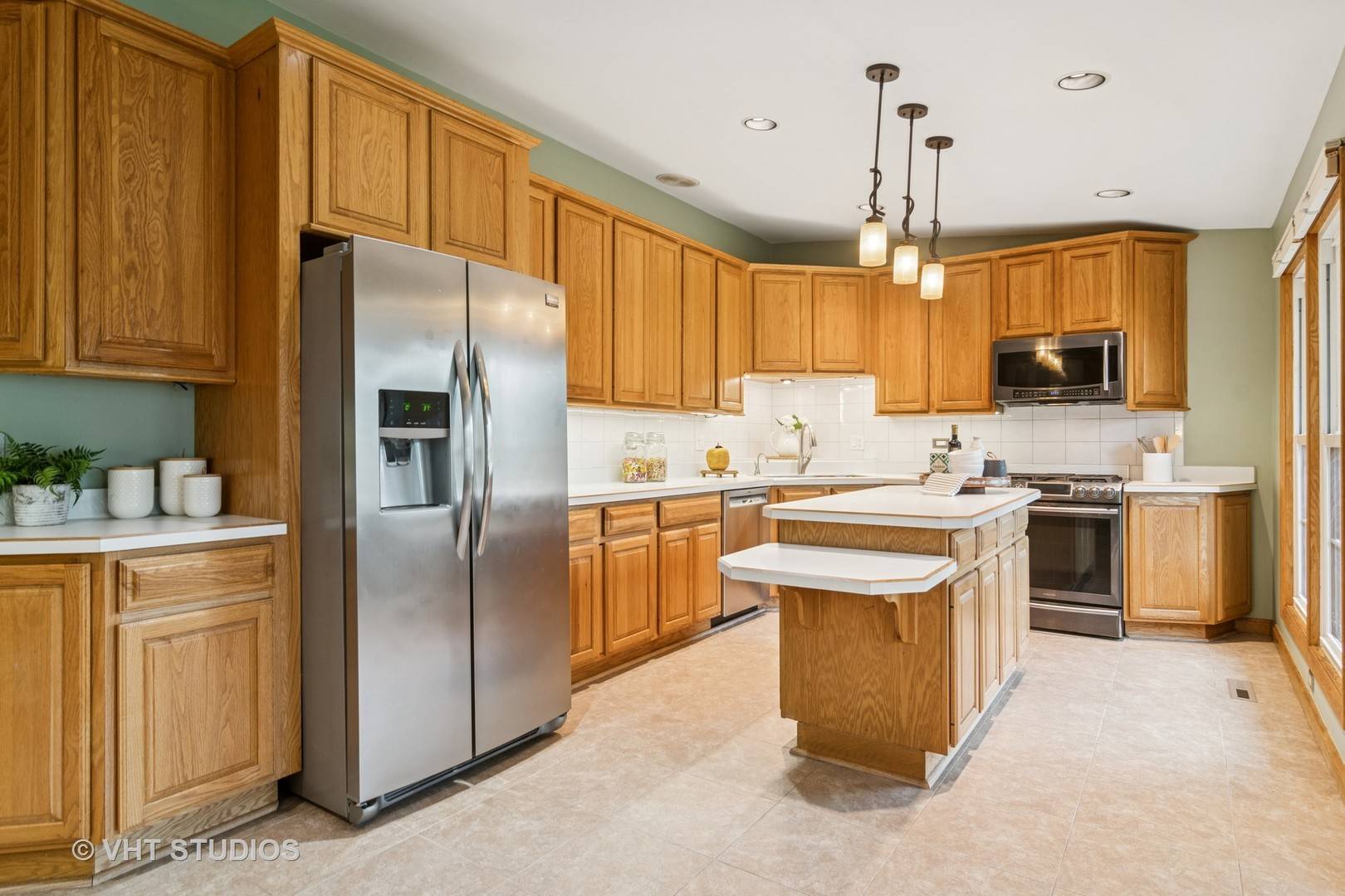 Arlington Heights, IL 60004,2006 N Burke DR