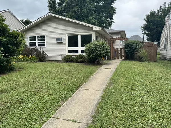 629 S Main ST #FRONT, Naperville, IL 60540