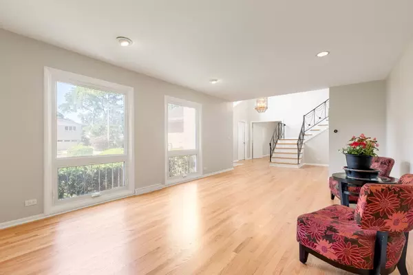 Wilmette, IL 60091,3528 Riverside DR