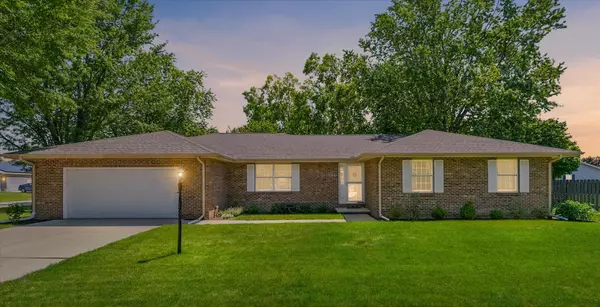 704 Wesley AVE, Savoy, IL 61874