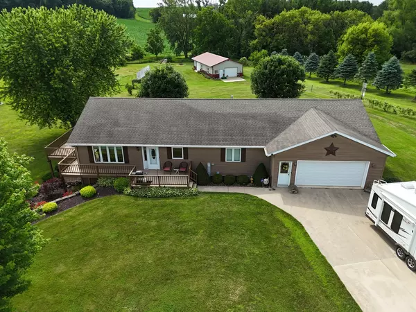 Dakota, IL 61018,5782 N Brown RD