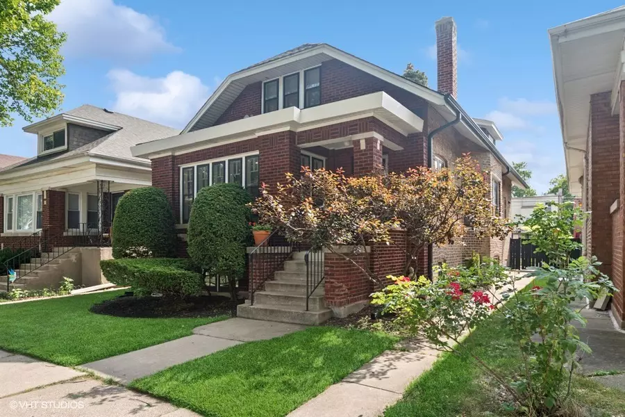 Chicago, IL 60659,6239 N Campbell AVE