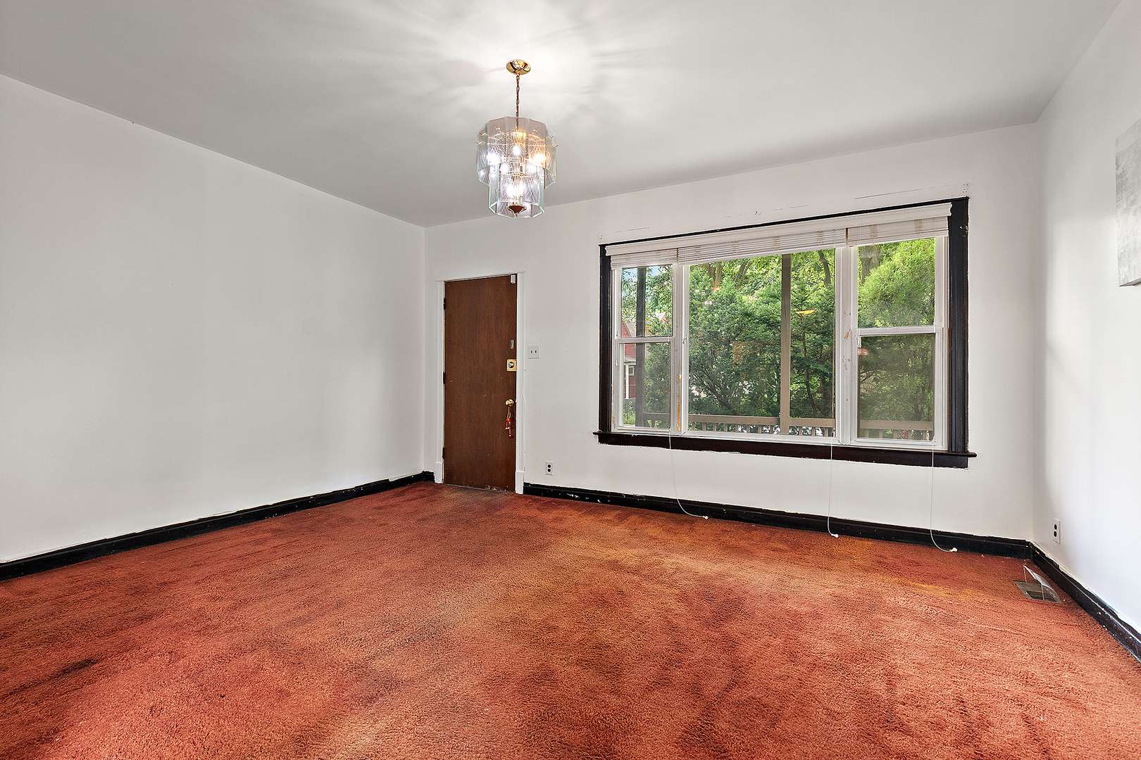 Chicago, IL 60617,7933 S Burnham AVE