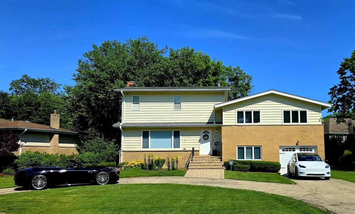 Deerfield, IL 60015,517 Appletree LN