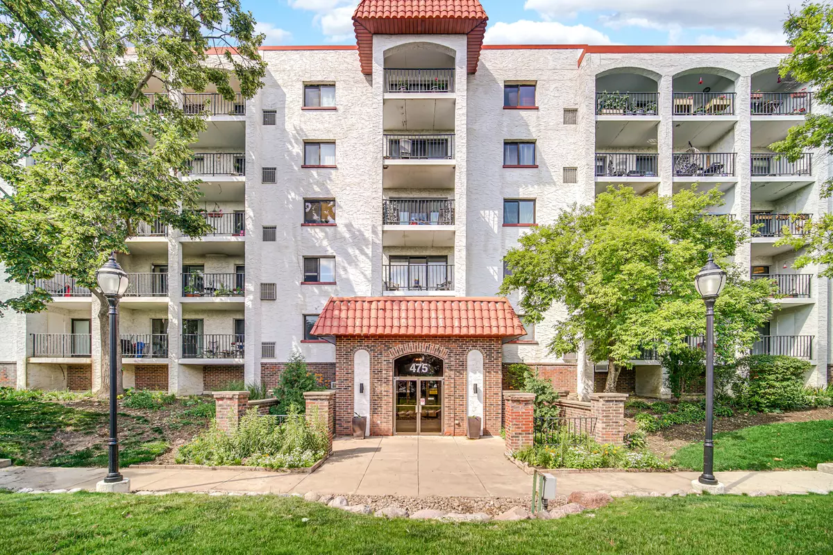 Wheeling, IL 60090,475 Plum Creek DR #212