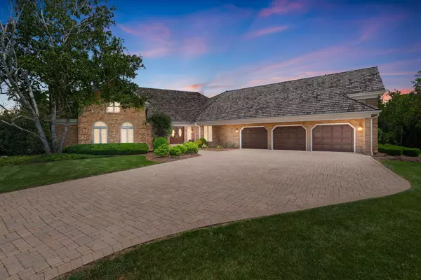 1003 Midwest Club Pkwy, Oak Brook, IL 60523