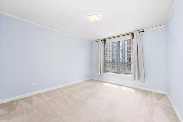 Chicago, IL 60601,420 E Waterside DR #407
