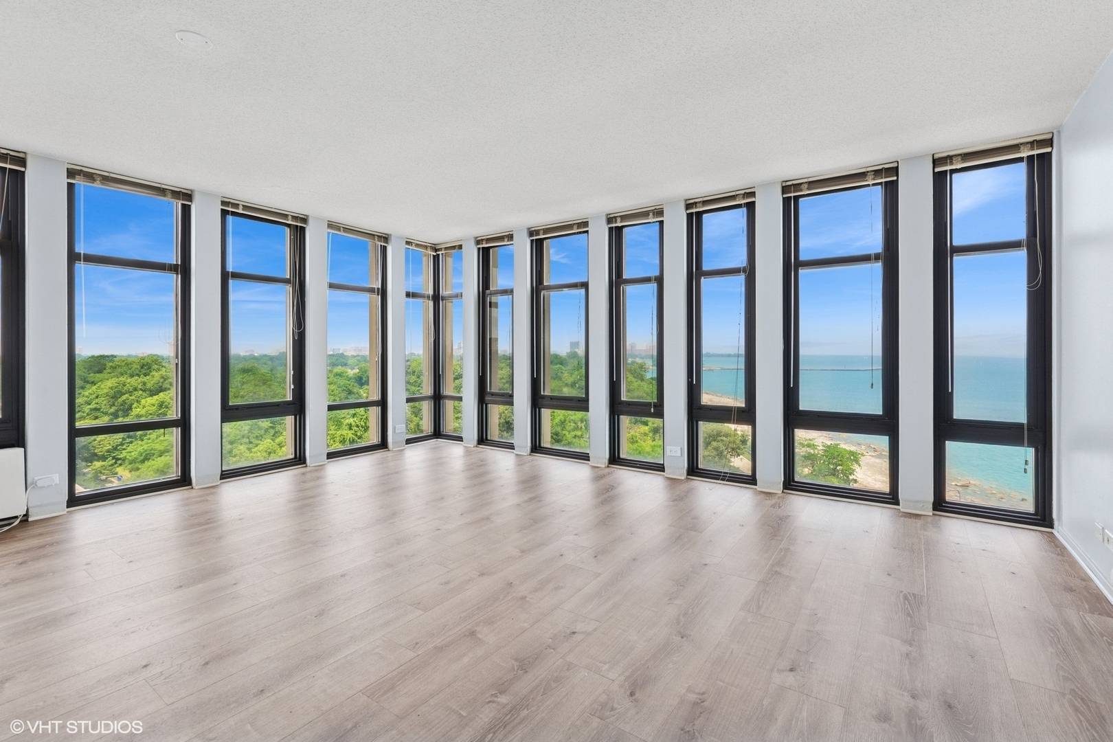 Chicago, IL 60649,6700 S South Shore DR #10G