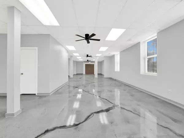 Chicago, IL 60609,5242 S Damen AVE