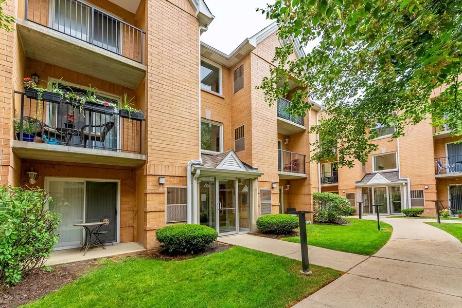 8710 W Evelyn LN #201, Chicago, IL 60656