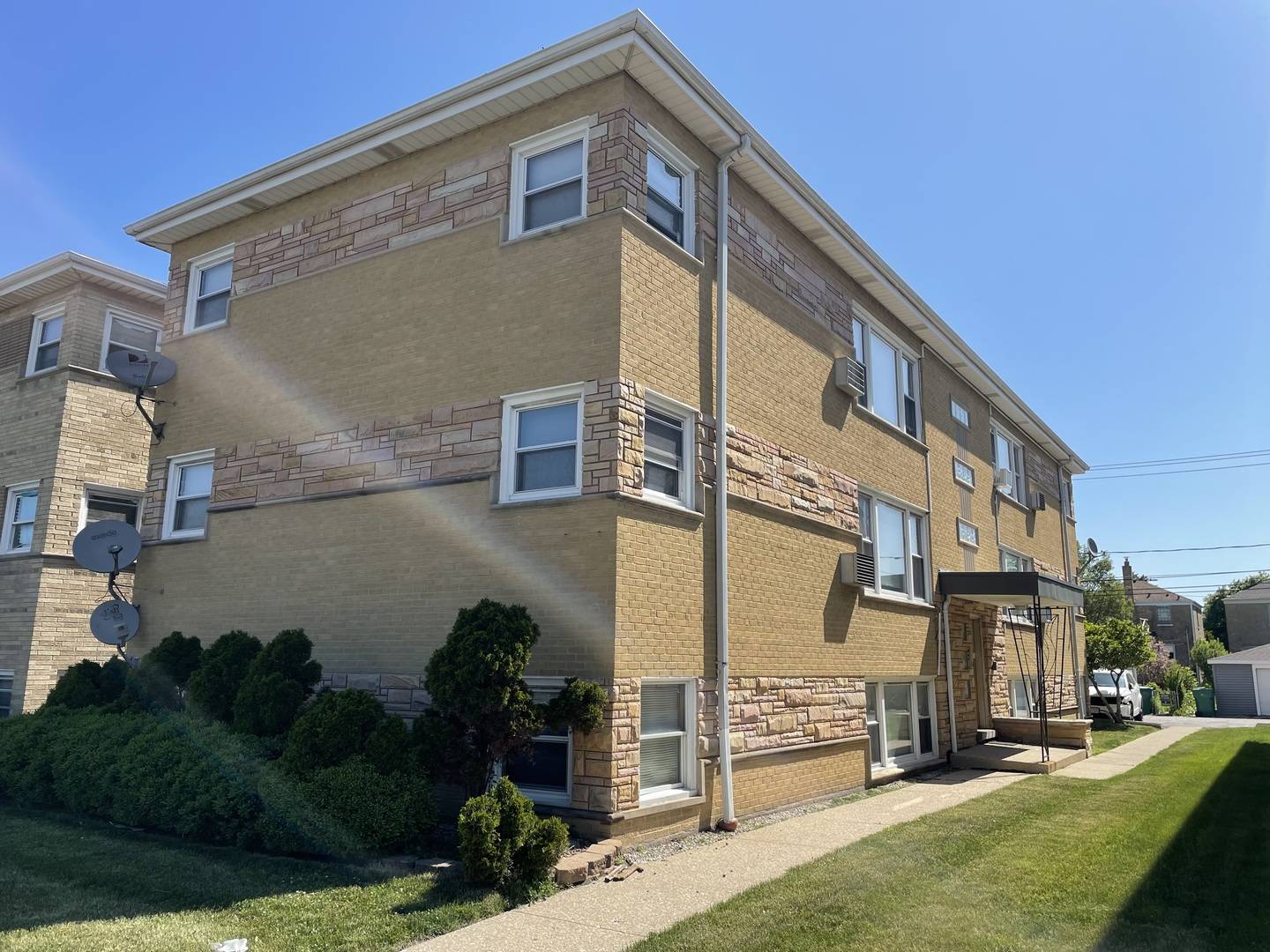1645 S Harlem AVE #1E, Berwyn, IL 60402