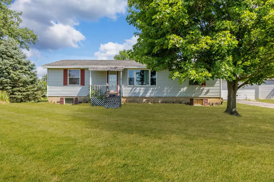 928 E County Line RD, Grant Park, IL 60940