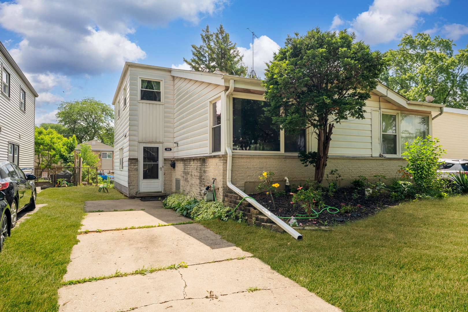 Des Plaines, IL 60016,381 N 4th AVE #B