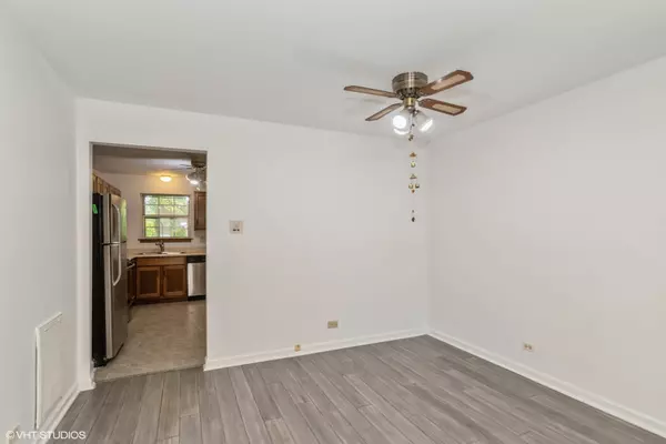 Libertyville, IL 60048,152 E Winchester RD #D