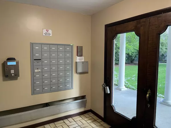 Oak Park, IL 60302,415 Wesley AVE #21