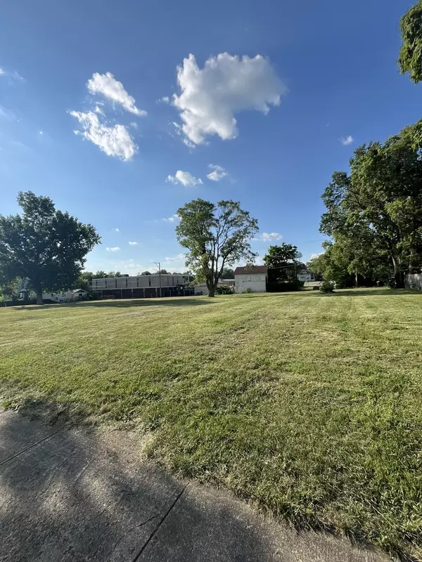 1075 E Merchant ST, Kankakee, IL 60901
