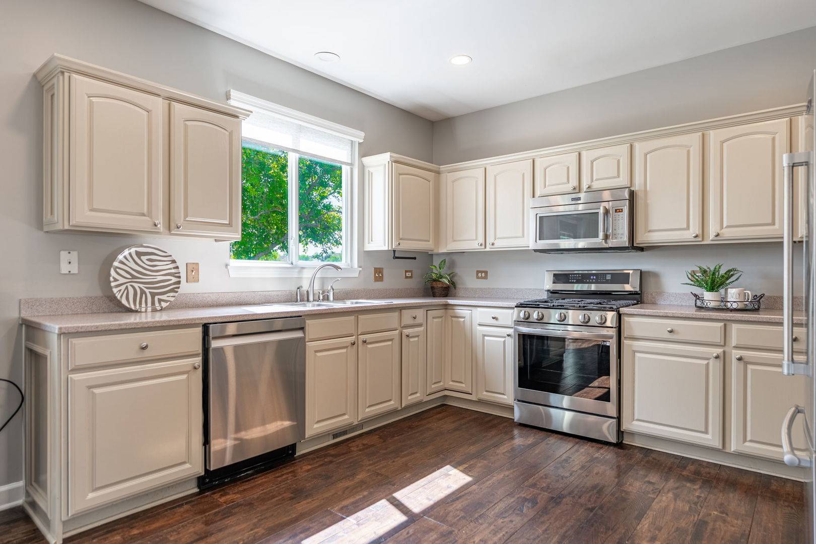Huntley, IL 60142,9890 Riverside DR
